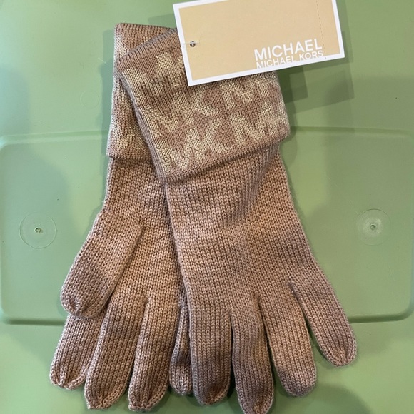 Michael Kors Tan Camel Gold Monogram MK Logo Knit Gloves NWT - Picture 1 of 6